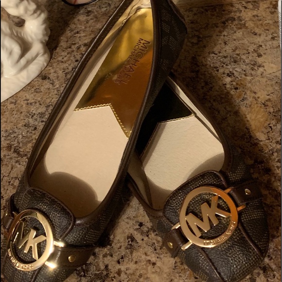 Michael Kors Shoes - MICHAEL KORS FULTON MOC SAFFIANO BROWN FLATS SZ 5 Michael Kors Shoes - MICHAEL KORS FULTON MOC SAFFIANO BROWN FLATS SZ 5